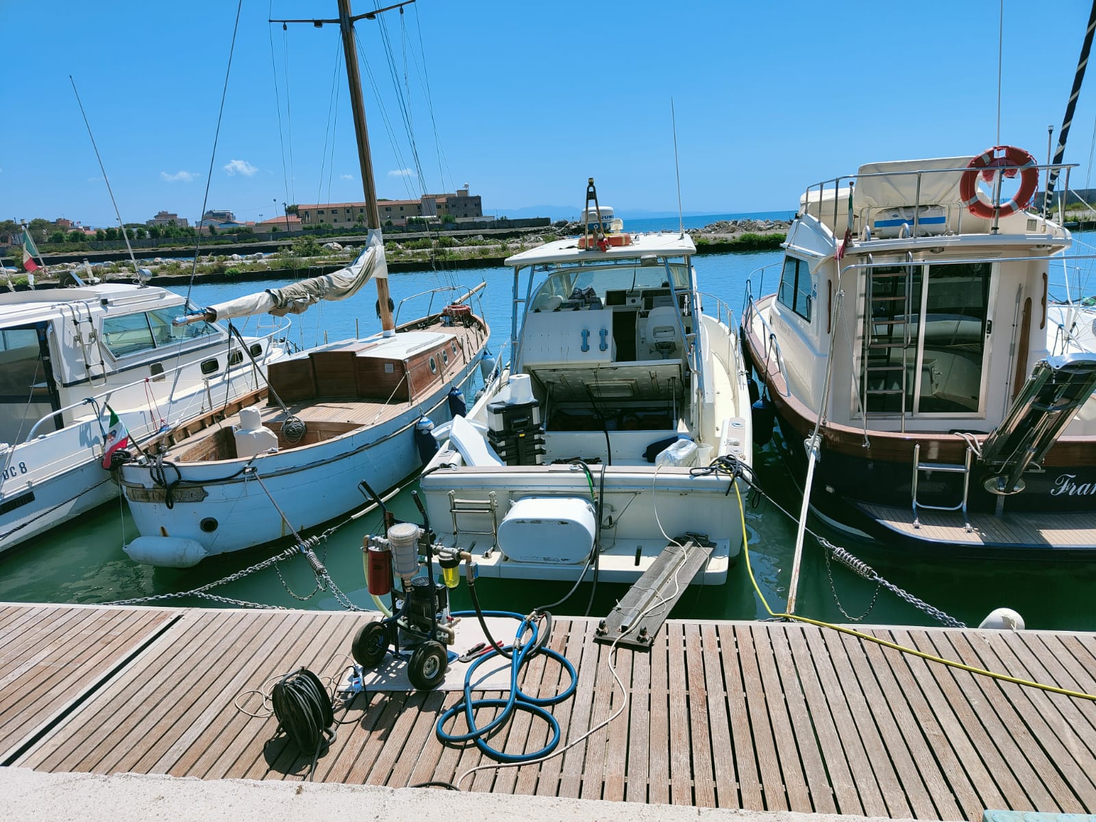 Cayman Yacht presso Marina di Cecina